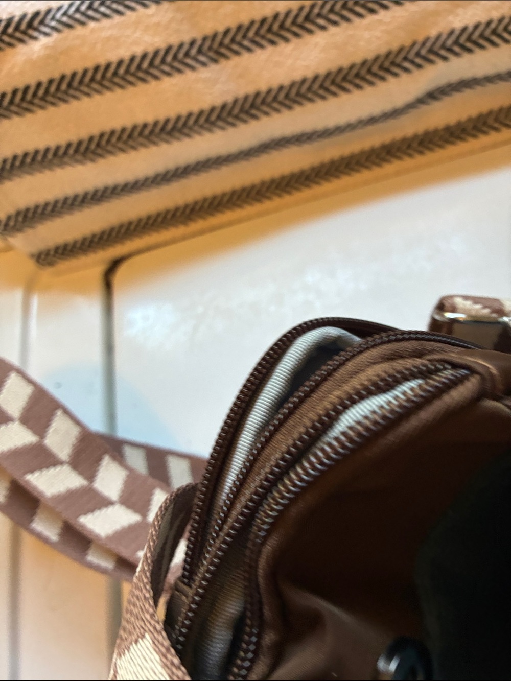 Ihkwip Brown Crossbody Bag with Patterned Strap - Picture 4 of 10